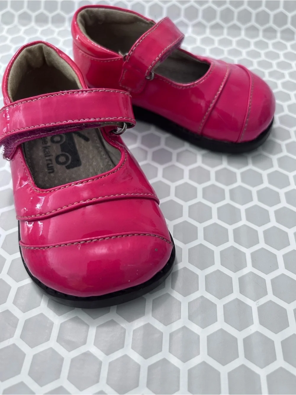 Girls Rosy Pink Patent Velcro Straps Dress Shoes. Size 5